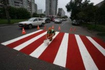 Красно-белой разметки на столичных дорогах становится больше