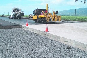 В Украине начали строить цементно-бетонную дорогу