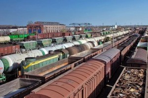 АМКУ рекомендует отменить приоритет для маршрутных поездов "Укрзализныци"