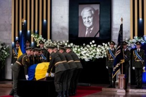 Церемонія прощання з першим президентом України Леонідом Кравчуком: фоторепортаж
