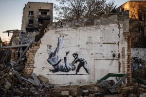 Бенксі підтвердив авторство семи графіті в Україні. Роботи художника можна побачити у Києві, Ірпені та Бородянці (ФОТО)