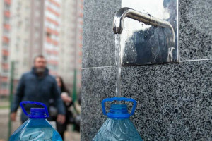 Київ підключив до генераторів більше ста бюветів, щоб забезпечити містян питною водою на випадок блекауту (МАПА)
