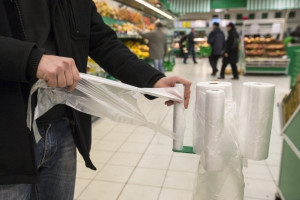 В Україні повністю заборонили тонкі поліетиленові пакети