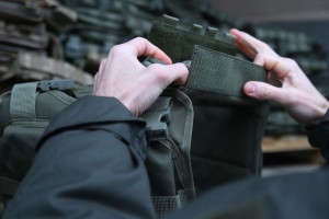 Український металовиробник передав 3 тисячі бронежилетів нацгвардійцям