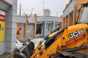 Над тунелем біля метро «Деміївська» просів ґрунт (ФОТО)
