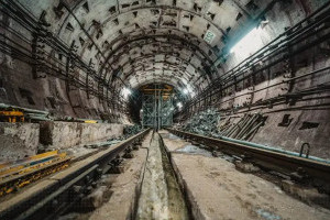Компанія, яка перебудовуватиме аварійний тунель метро повідомила терміни виконання робіт
