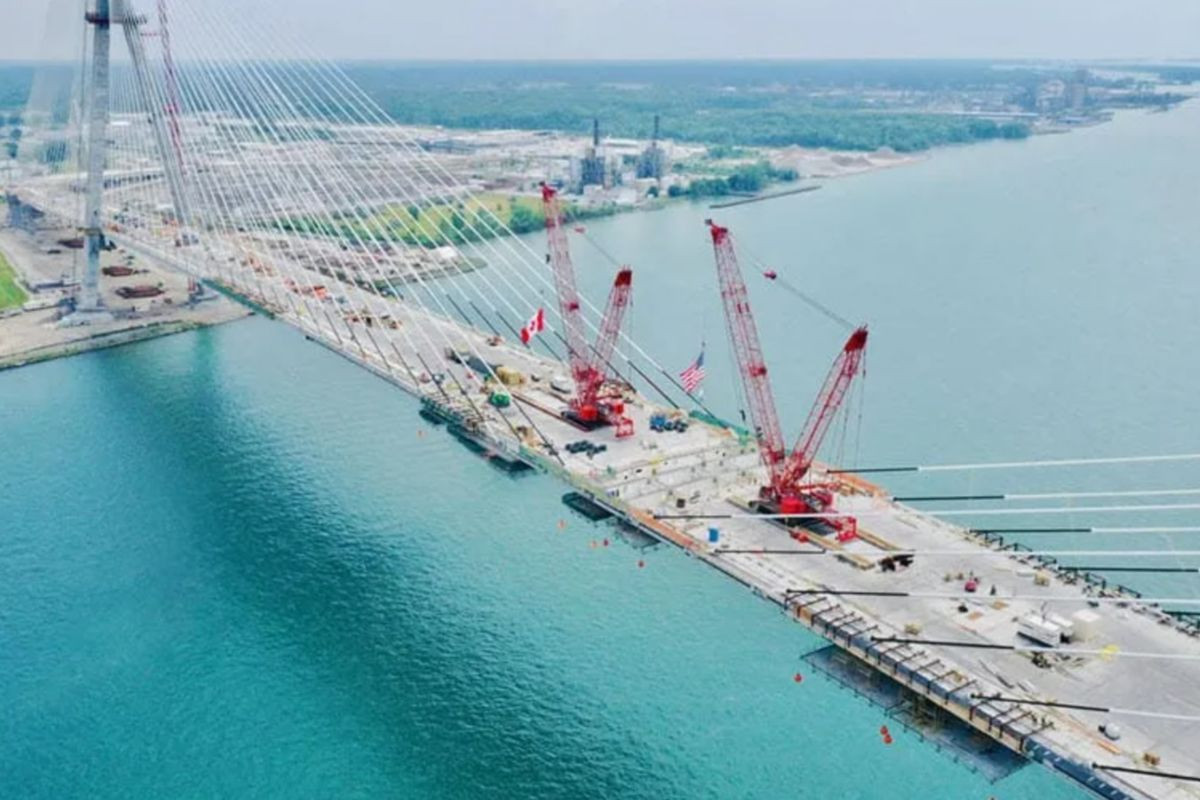 Трамп заявив, що не дозволить відкрити міст США - Канада без 