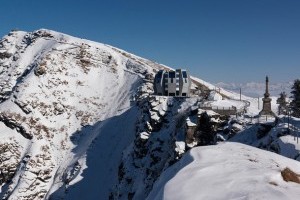 В Швейцарских Альпах "расцвёл" каменный цветок-ресторан (фото)