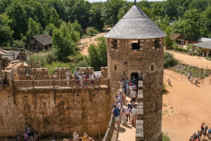 У Франції звели замок XIII століття, використовуючи лише автентичні інструменти та технології (ФОТО) 