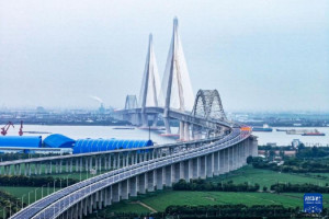 В Китаї відкрили найдовший у світі вантовий міст (ФОТО)