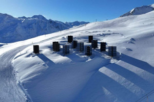 Сніг не перешкода. В Альпах розробляють нове покоління вертикальних сонячних панелей для холодного клімату
