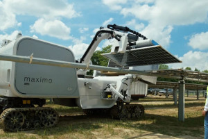 Робот встановлює сонячні панелі швидше за людські бригади (ВІДЕО)