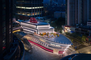 У Шанхаї відкрили магазин-корабель Louis Vuitton, оформлений у вигляді валіз