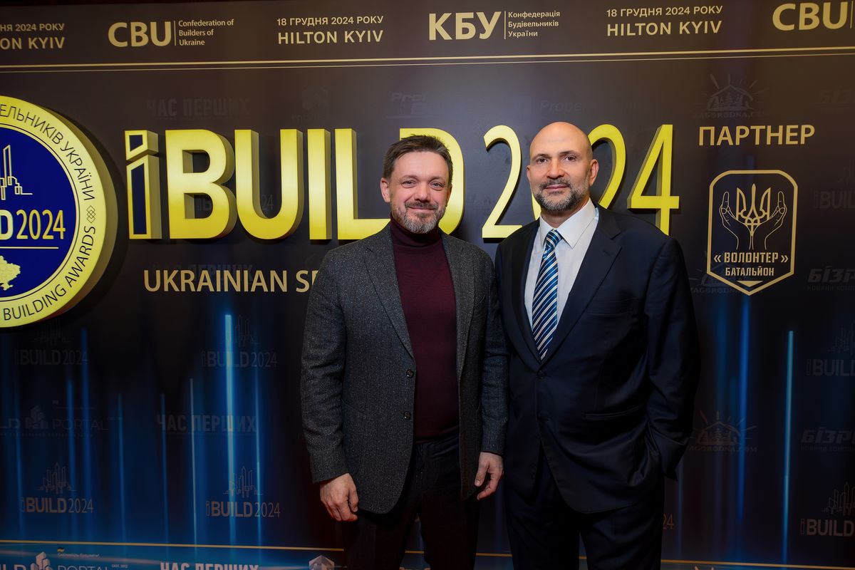 <span>Євген Мецгер, Голова правління ПрАТ &laquo;УКРФІНЖИТЛО&raquo; і&nbsp;<a href="https://budport.com.ua/persons/22-lev-parchaladze" class="vip" target="_blank">Лев Парцхаладзе</a>, президент Конфедерації будівельників України на&nbsp;UKRAINIAN SPECIAL BUILDING AWARDS IBUILD 2024</span>