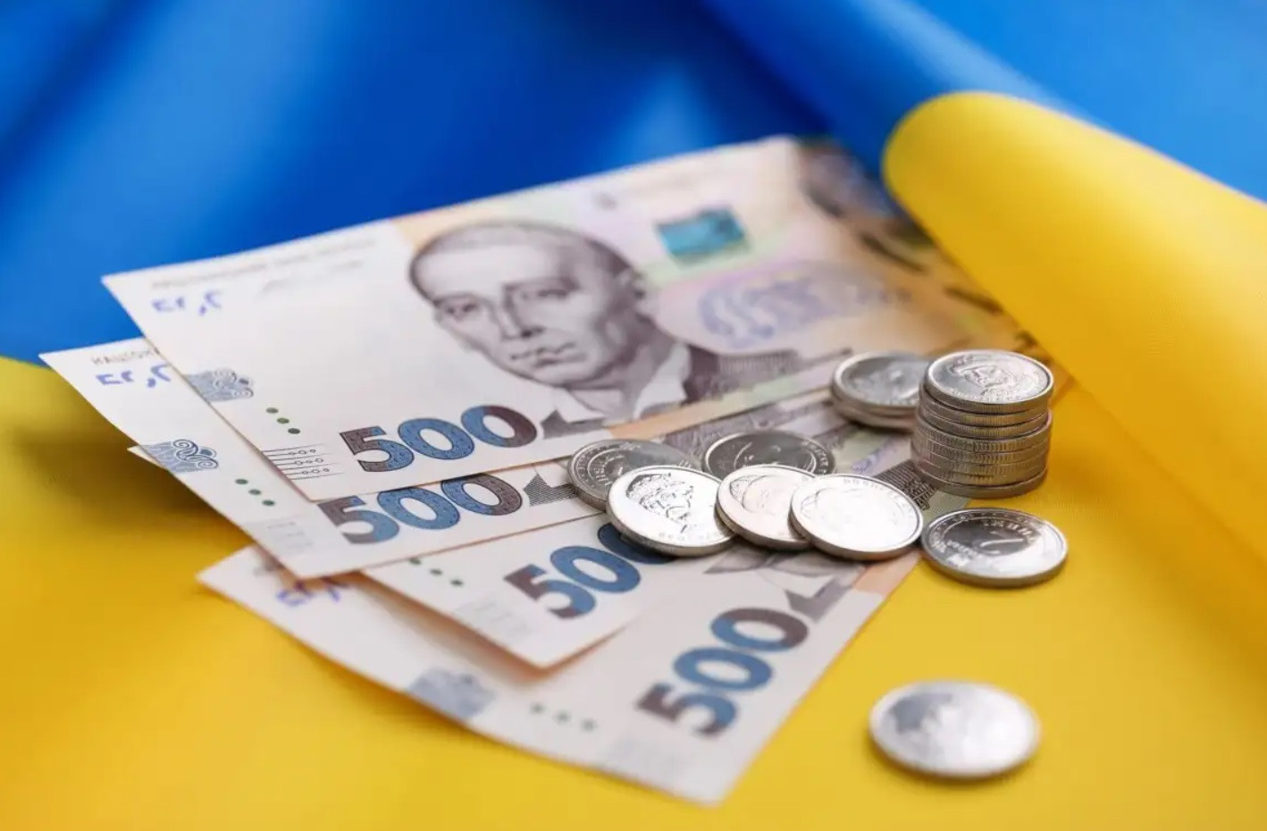 Кабмін оприлюднив планові розміри мінімальної зарплати і прожиткового мінімуму