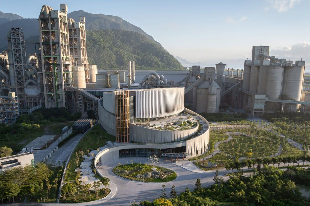 Інноваційний завод із переробки відходів на Тайвані поєднали з парком для відпочинку (ФОТО)