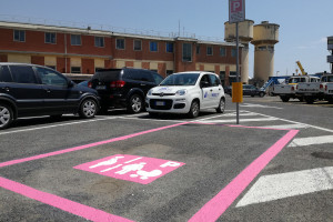 Для батьків із малими дітьми на паркінгах виділятимуть окремі місця