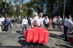 На обновленной улице Леонтовича вместо асфальта использовали полимерасфальтобетон