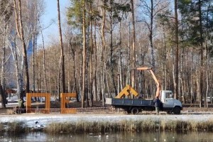 В одному зі столичних парків встановили незвичайні лавки (фото)