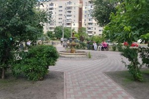 В столиці на Лівому березі з'явився новий сквер із фонтаном (фото)