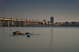 Центральный мост Днепра перекрыли на два месяца