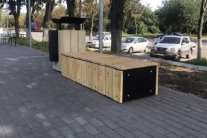 Лавка "Кантрі" в кольорі Онтаріо біля нового офісу компанії "Золотой Мандарин"