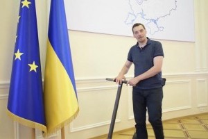  Прем’єр пообіцяв «тотальну цифровізацію» країни та програму дій, створену «за допомогою комп`ютеру»