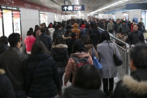 "Благонадежных" граждан будут пропускать в пекинское метро быстрее