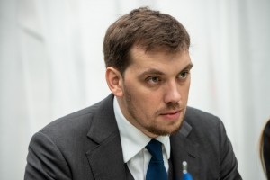 Гончарук заявив, що наступного року в Україні побудують та відремонтують «100 шкіл, 100 садочків та 100 стадіонів»