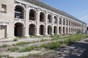  Здание Гостиного двора необходимо срочно законсервировать