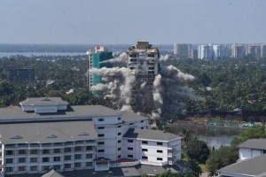 ВІДЕО ДНЯ: як закордоном зносили незаконно побудовані елітні ЖК