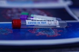 Кількість захворювань на COVID-19 в Україні протягом місяця збільшилася на 80% (ІНФОГРАФІКА)
