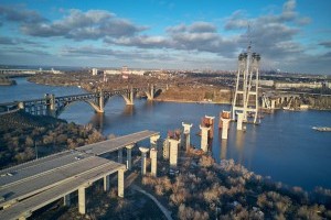 Мости-довгобуди у Запоріжжі будуватимуть у цілодобовому режимі. Як скоро завершать 16-річне будівництво?