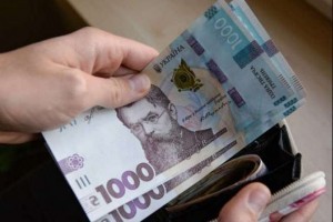 Ріст мінімалки призведе до скороченню робочих місць і підвищенню податків - експерт