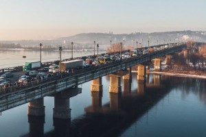 Міст Патона визнано аварійним, а документи на ремонт готуватимуть ще декілька років