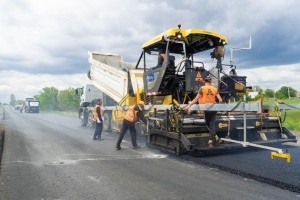 Шмыгаль обещает ремонт и строительство рекордного количества дорог в 2021 году