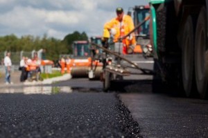 Вартість ремонту доріг зросла вдвічі, а матеріали майже не подорожчали: як це можливо?