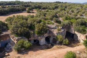 У старовинному кар'єрі вирізали сучасні будинки-печери (ФОТО)