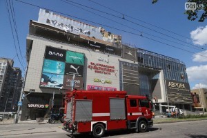 ТЦ у центрі Запоріжжя зруйновано ракетним ударом ворога (ФОТО)