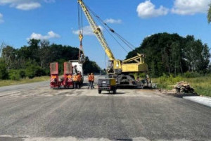 Відновлено пошкоджений ворогом міст між Черніговом та Києвом 