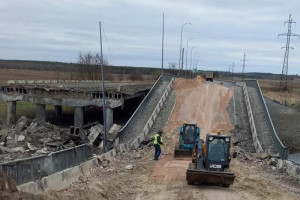 У Бородянці відновили проїзд зруйнованим мостом через річку Здвиж