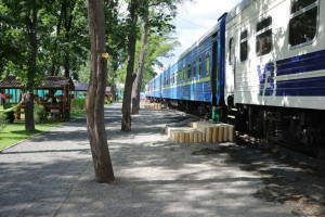 Переселенців, які тимчасово мешкають у містечку з вагонів у Ірпені переселять до інших домівок