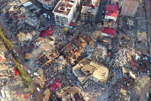 У Туреччині затримали понад 100 осіб, підозрюваних у порушенні будівельних норм в зоні землетрусу