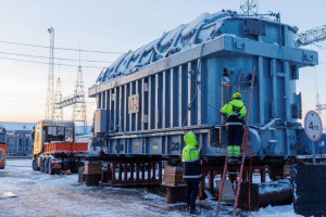 Здатен живити півмільйонне місто: Литва передала Україні потужний автотрансформатор