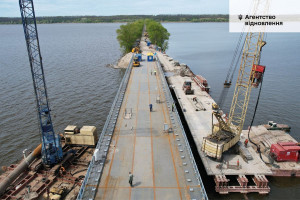 Відновлення 200-метрового мосту через Сулу: дорожники завершили важливий етап робіт (ФОТО)