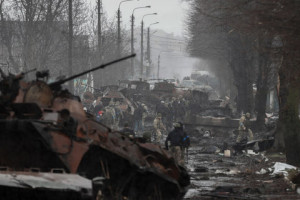 У Бучі завершили реконструкцію вулиці Вокзальної, де знищили колону російської техніки (ФОТО)