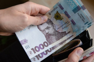 Мінімальну зарплату у 2024 році планують піняти до 8000 грн