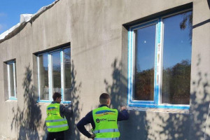 У селі на Херсонщині замінили 500 вікон у пошкоджених будинках