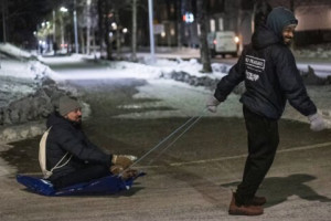 "Скажи привіт": влада шведського міста заохочує жителів вітатися один з одним, аби подолати самотність