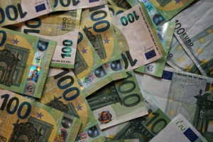 Мільярди євро прибутку з заморожених російських активів підуть на відбудову України - рішення ЄС
